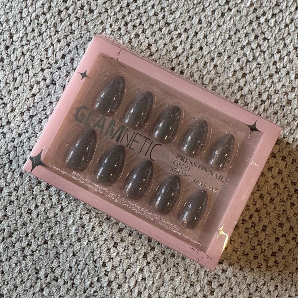Glamnetic Press-On Nails - Oslo - Short Almond